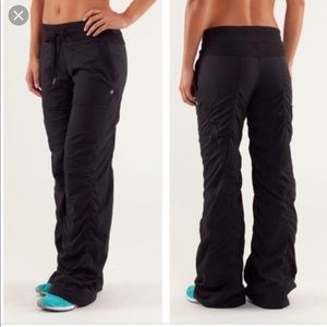 Lululemon NAVY dance studio pant 👖